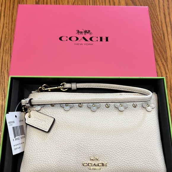 Coach Floral Rivets Wristlet  NWT - Picture 6 of 6